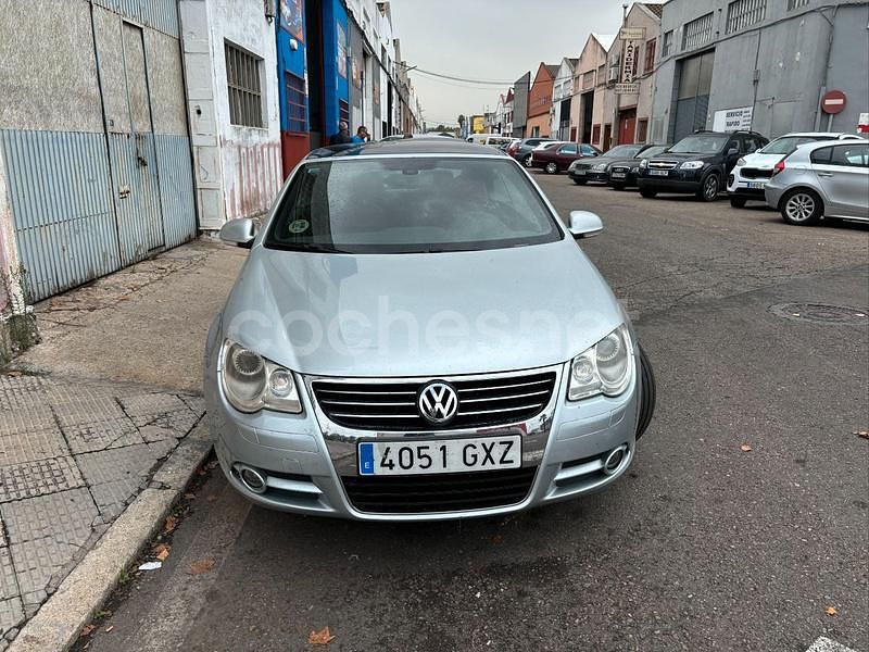Usado VW Eos 140 CV (102 kW) 2010 Gris / plata Descapotable