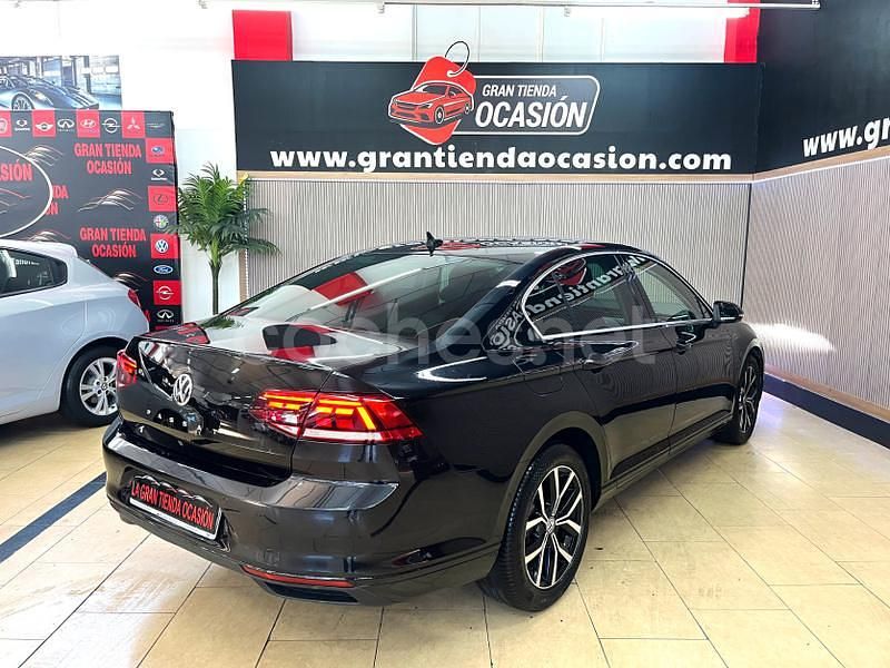 Usado VW Passat Executive 120 CV (88 kW) 2020 Negro Berlina