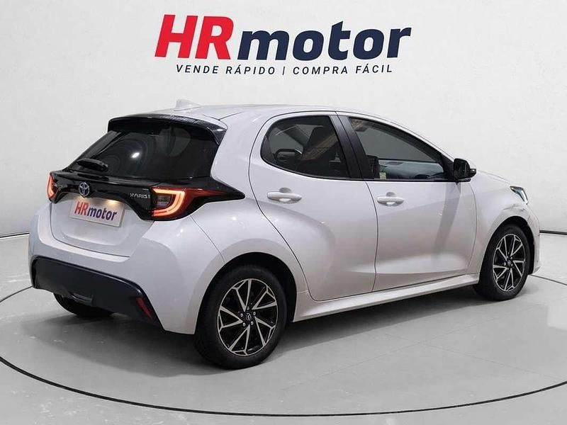 Usado Toyota Yaris Hybrid Active 92 CV (67 kW) 2023 Blanco Utilitario
