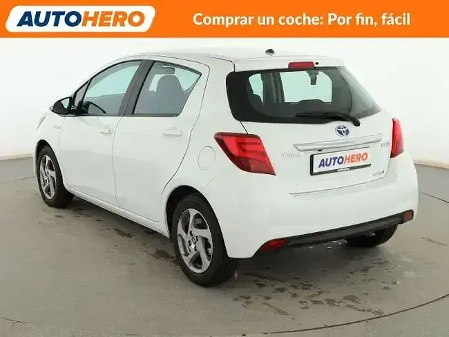 Käytetty Toyota Yaris Hybrid Active 101 HP (74 kW) 2015 Valkoinen Viistoperä