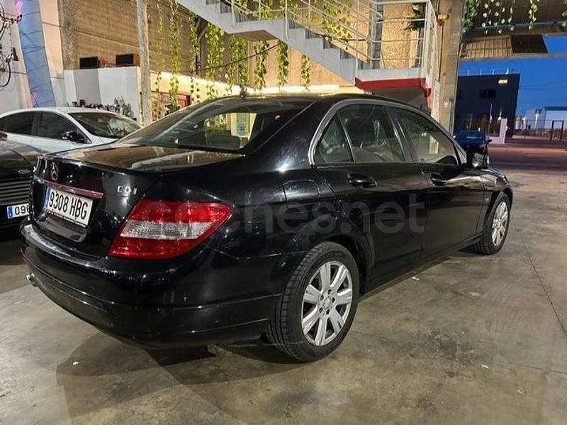 Usado Mercedes C220 170 CV (125 kW) 2011 Negro Familiar