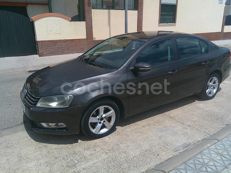 Verde Usado 2012 VW Passat Berlina | 3500 € (Super precio) - Imagen 1/4