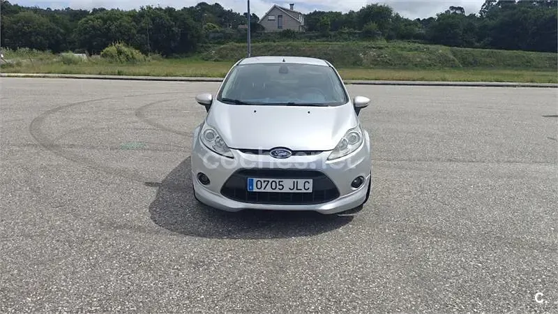 Usado Ford Fiesta Sport 95 CV (69 kW) 2012 Gris / plata Berlina
