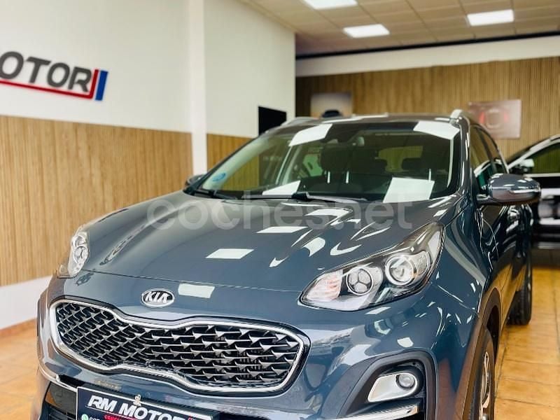 Usado Kia Sportage Plus 136 CV (100 kW) 2021 Gris / plata SUV