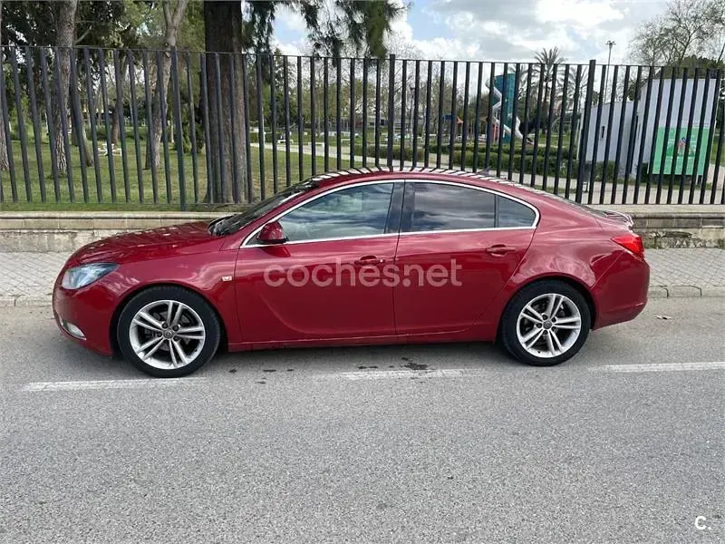 Usado Opel Insignia Sport 130 CV (95 kW) 2010 Granate Berlina