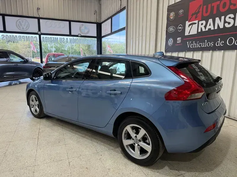 Usado Volvo V40 Kinetic 120 CV (88 kW) 2016 Azul Berlina