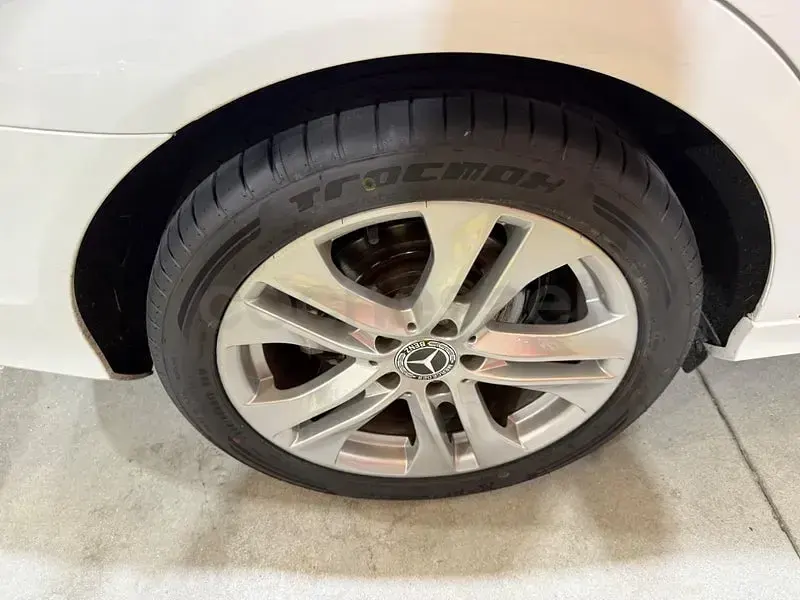 Usado Mercedes C200 Avantgarde 136 CV (100 kW) 2012 Blanco Berlina