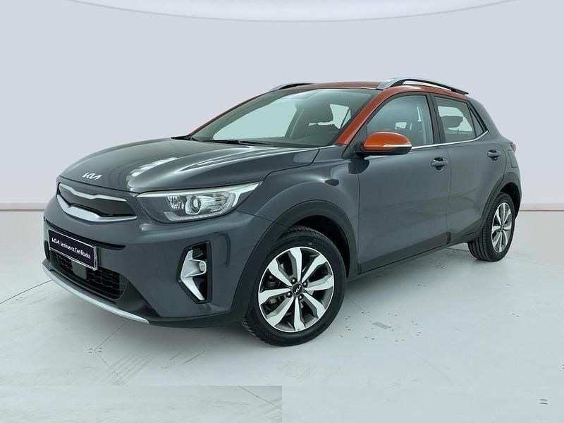 Usado Kia Stonic 84 CV (61 kW) 2022 Gris SUV