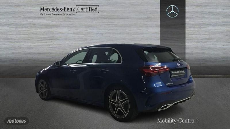 Usado Mercedes A180 AMG line 116 CV (85 kW) 2024 Azul espectra Berlina