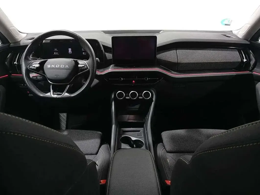 Usado Skoda Kodiaq Selection 150 CV (110 kW) 2025 Plateado SUV
