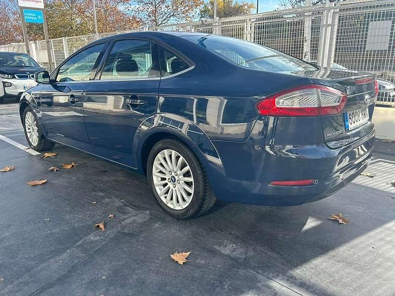 Usado Ford Mondeo Limited 140 CV (102 kW) 2012 Azul Familiar