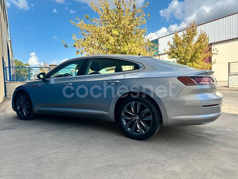 Usado VW Arteon 150 CV (110 kW) 2022 Gris / plata Berlina