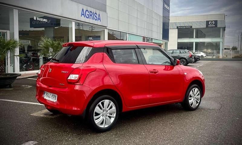 Usado Suzuki Swift 90 CV (66 kW) 2018 Rojo Berlina