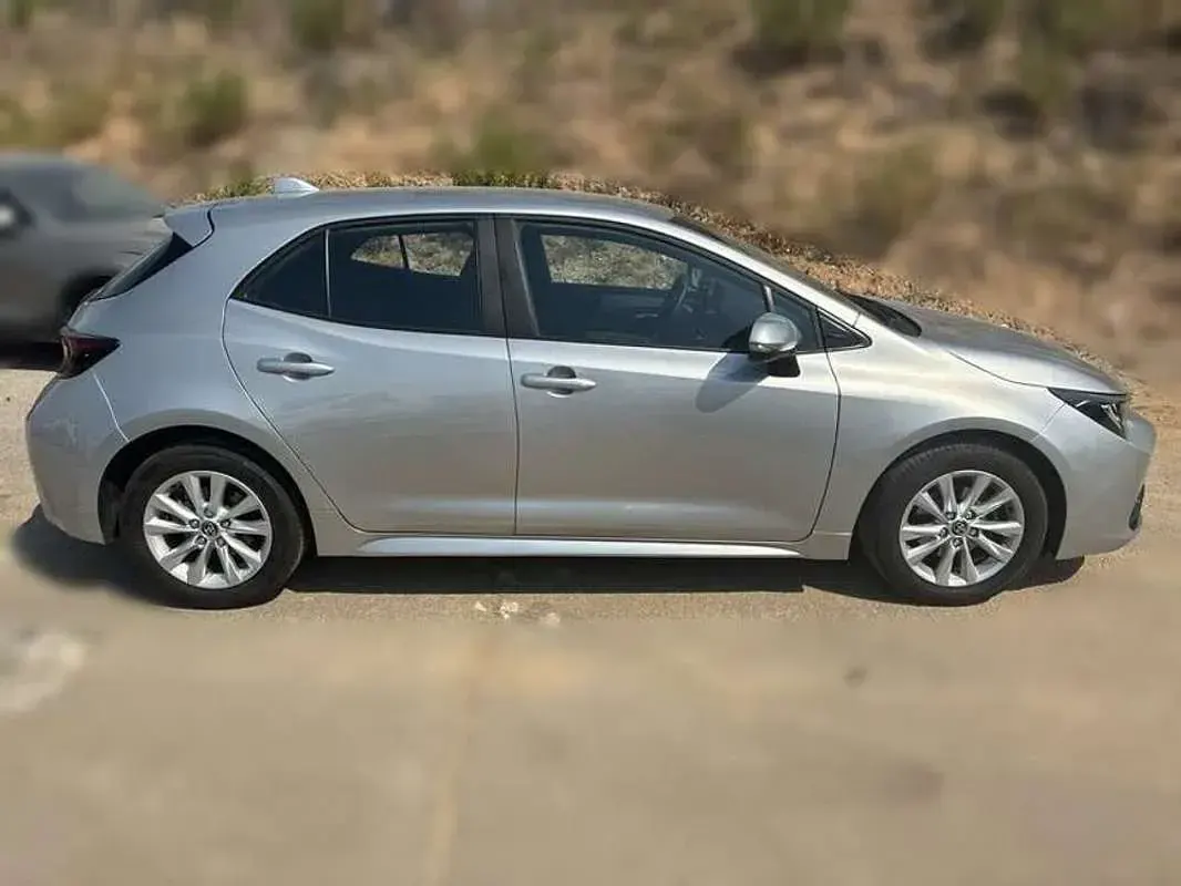 Usado Toyota Corolla Active 140 CV (102 kW) 2024 Gris Utilitario