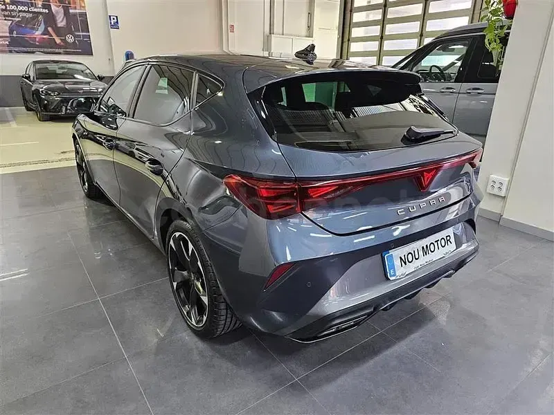Nuevo Cupra Leon 150 CV (110 kW) 2026 Gris / plata Berlina