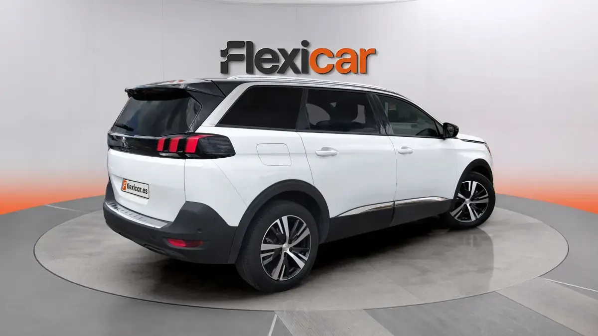 Usado Peugeot 5008 Allure 131 CV (96 kW) 2018 Azul SUV