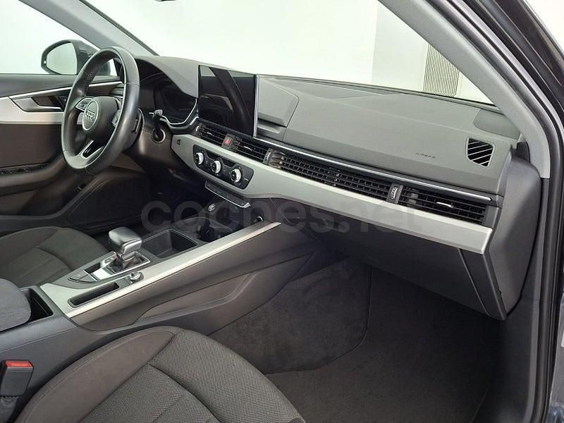 Usado Audi A4 Advanced Plus 136 CV (100 kW) 2021 Gris / plata Familiar