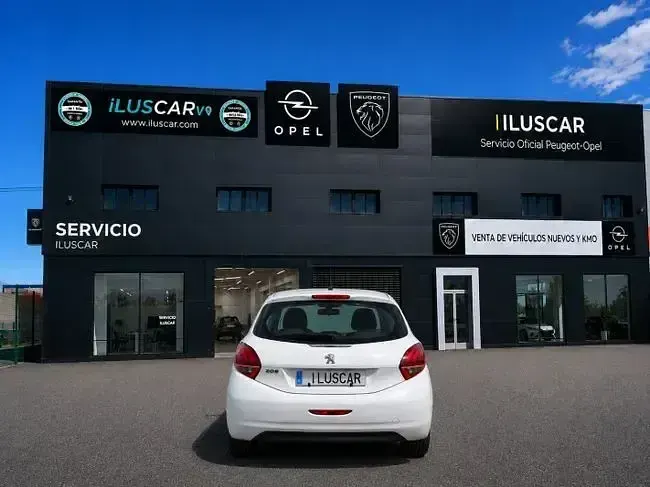 Usado Peugeot 208 Active 82 CV (60 kW) 2019 Blanco Utilitario