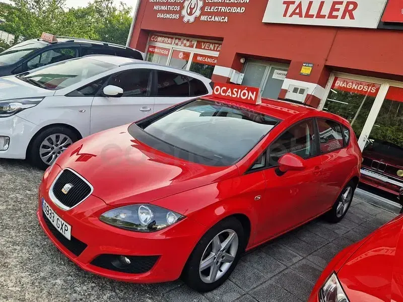 Usado Seat Leon Reference 105 CV (77 kW) 2010 Rojo Utilitario