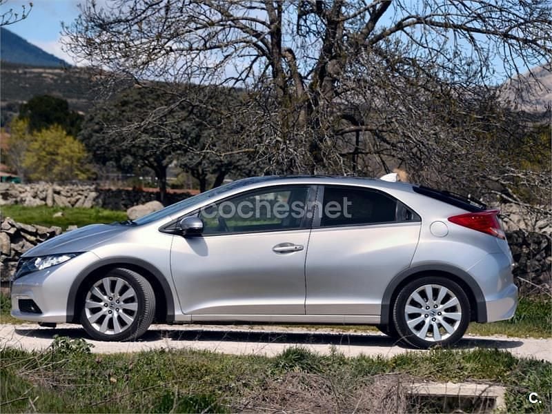 Usado Honda Civic Executive 142 CV (104 kW) 2014 Gris / plata Berlina