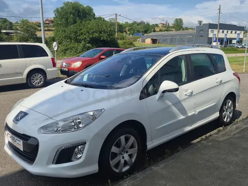Usado Peugeot 308 SW Active 112 CV (82 kW) 2013 Blanco Familiar