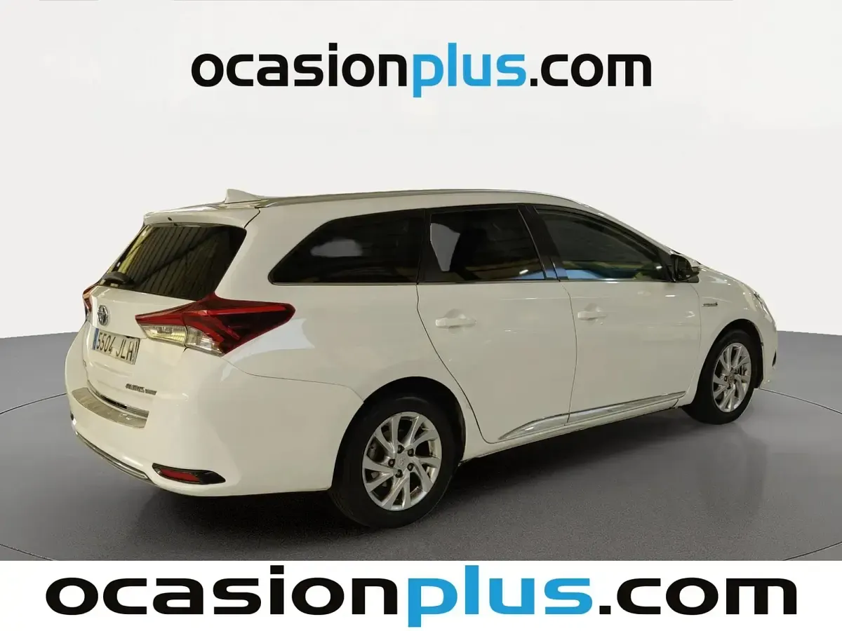 Usado Toyota Auris Active 136 CV (100 kW) 2016 Blanco Familiar