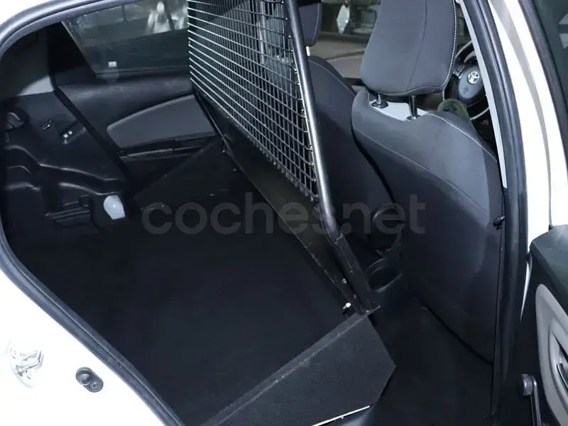 Usado Toyota Yaris Hybrid Business Edition 116 CV (85 kW) 2020 Blanco Berlina