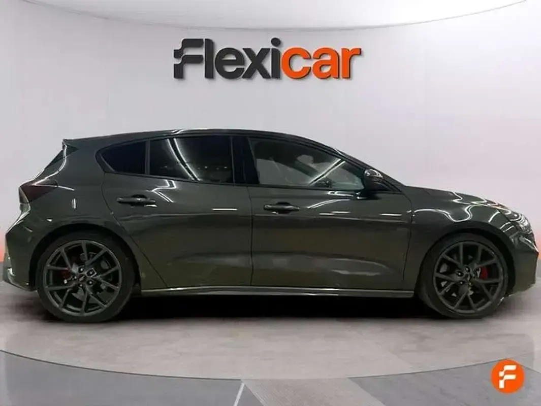 Usado Ford Focus ST 280 CV (205 kW) 2022 Gris Utilitario
