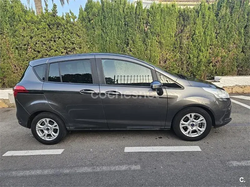 Usado Ford B-MAX Trend 100 CV (73 kW) 2015 Gris / plata Monovolumen
