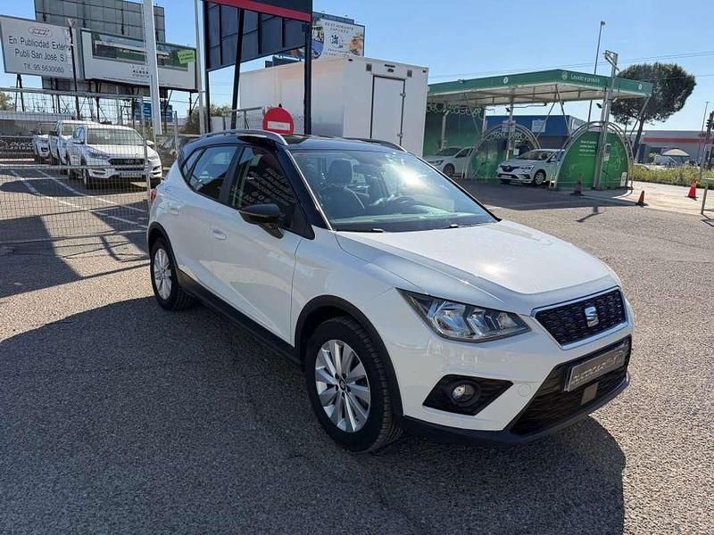 Usado Seat Arona Style 110 CV (80 kW) 2021 Blanco SUV