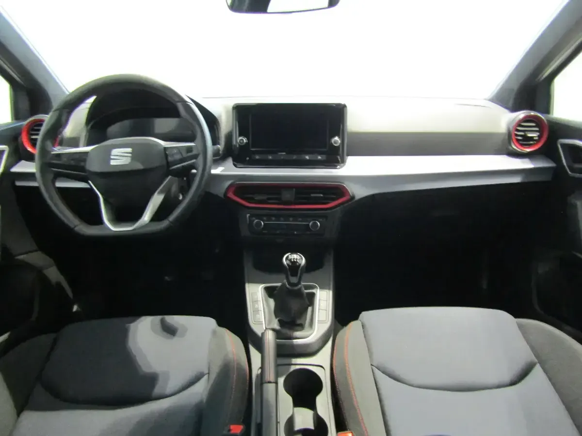 Usado Seat Ibiza FR 115 CV (84 kW) 2025 Gris Utilitario
