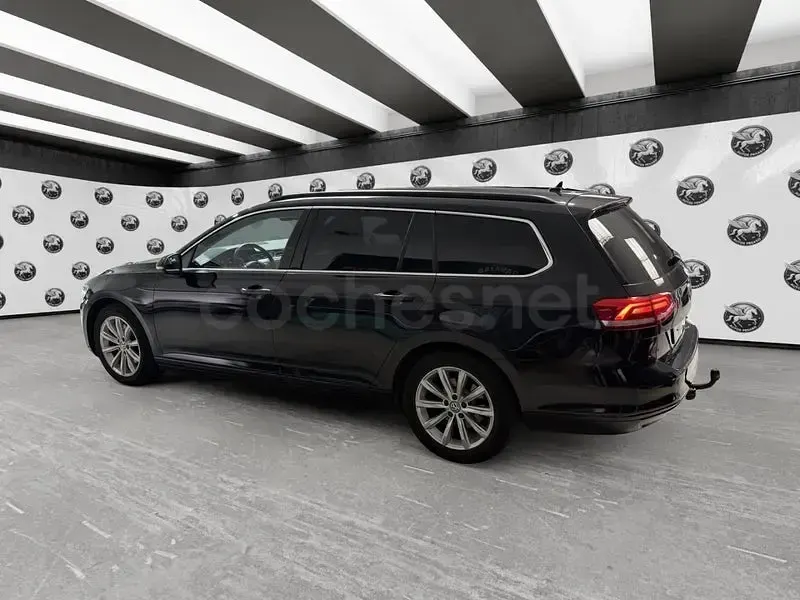 Usado VW Passat Sportline 150 CV (110 kW) 2019 Negro Familiar