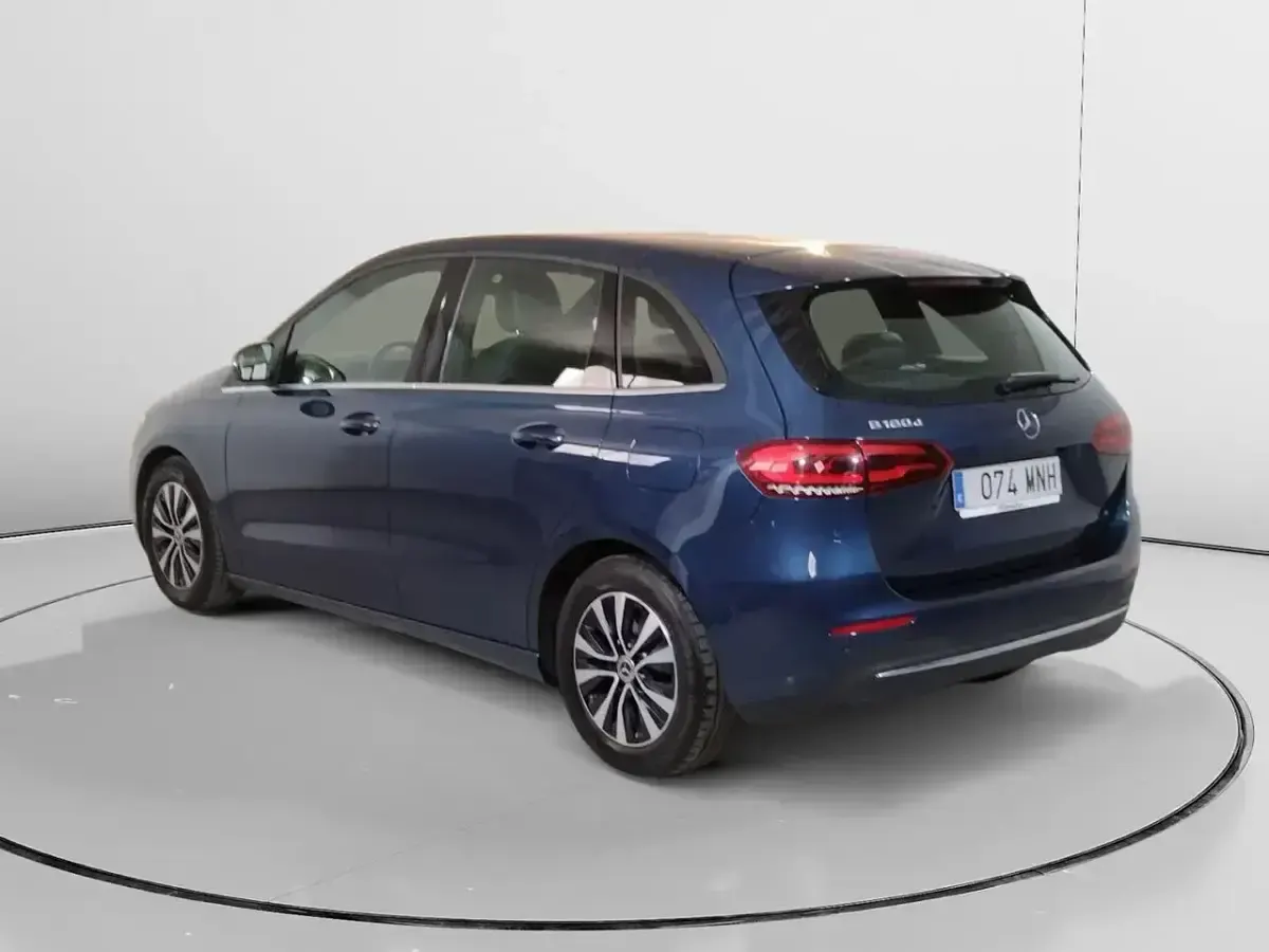 Usado Mercedes B180 116 CV (85 kW) 2019 Azul Utilitario