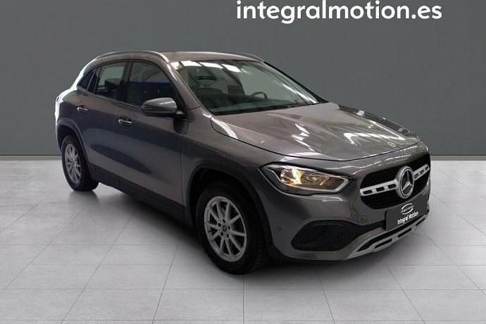 Usado Mercedes GLA180 Business 116 CV (85 kW) 2020 Gris SUV