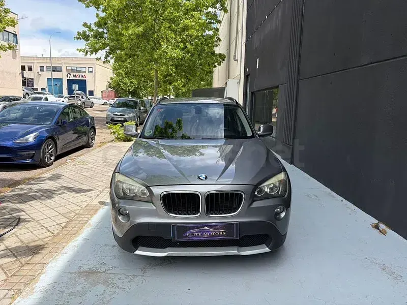 Usado BMW X1 Comfort Edition 143 CV (105 kW) 2011 Gris / plata SUV