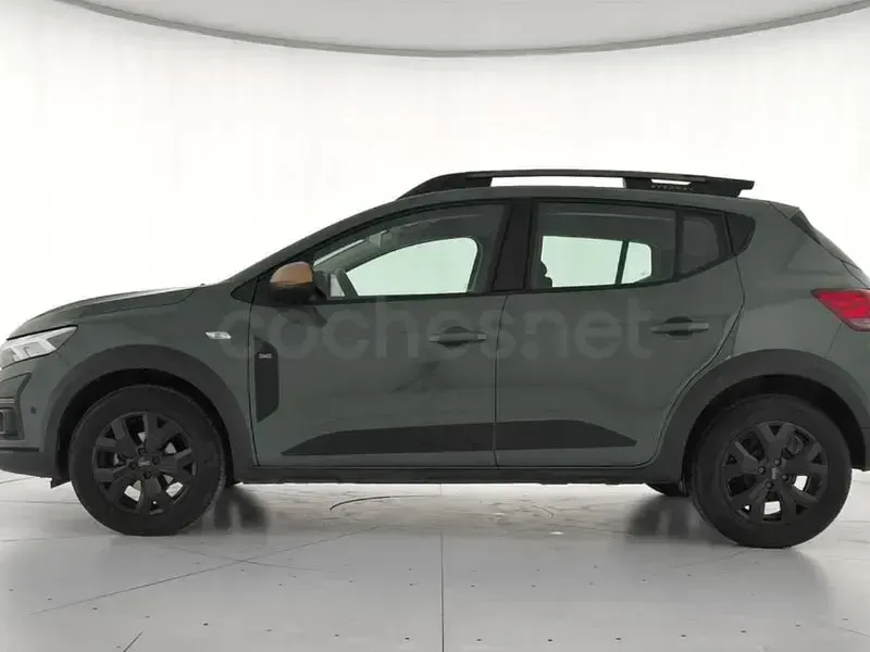 Usado Dacia Sandero Extreme 101 CV (74 kW) 2025 Verde Berlina