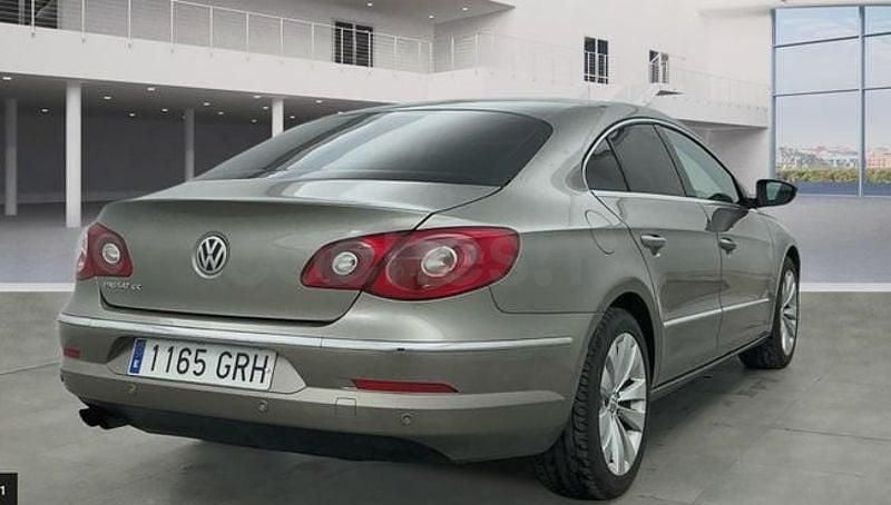 Usado VW Passat Highline 160 CV (117 kW) 2009 Gris / plata Berlina