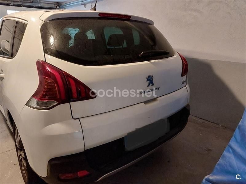 Usado Peugeot 3008 Style 130 CV (95 kW) 2015 Blanco Familiar