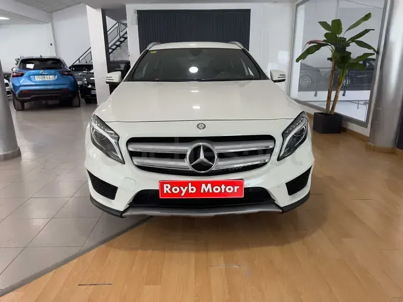 Usado Mercedes GLA220 AMG line 170 CV (125 kW) 2016 Blanco SUV