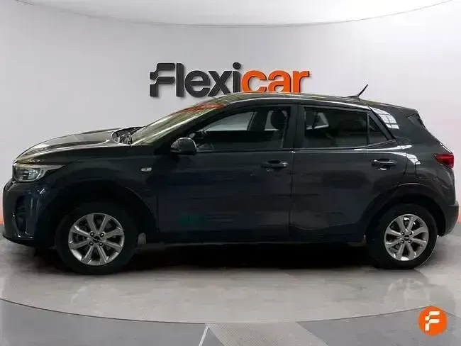 Usado Kia Stonic 84 CV (61 kW) 2022 Gris SUV