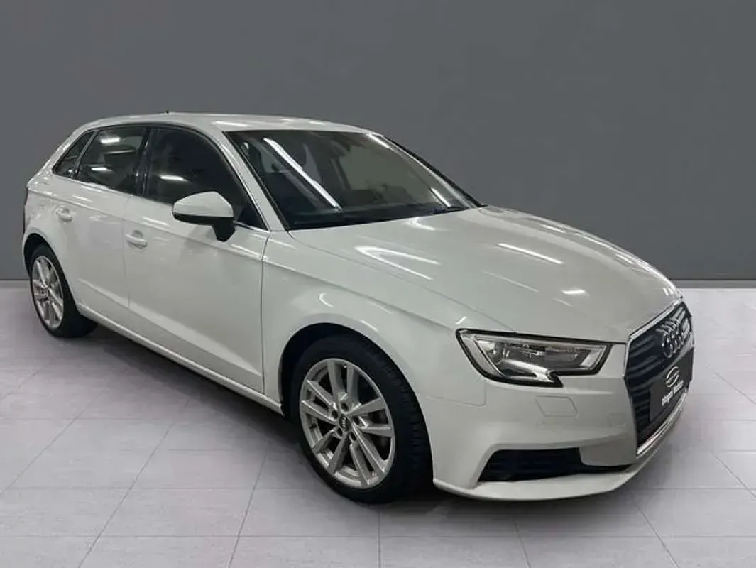 Usado Audi A3 Sportback Business 116 CV (85 kW) 2020 Blanco Utilitario