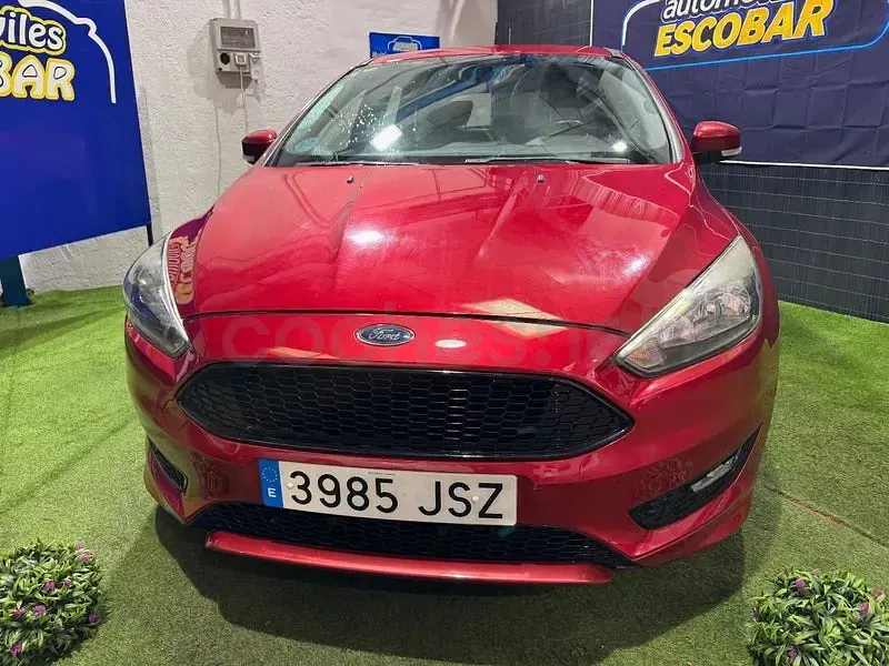 Begagnad Ford Focus ST-Line 125 HK (91 kW) 2016 Röd Sedan