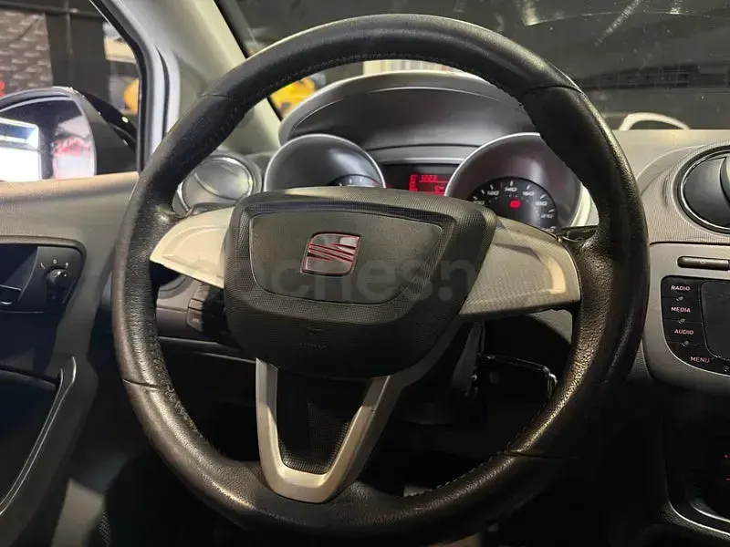 Usado Seat Ibiza SC Style 85 CV (62 kW) 2009 Blanco Utilitario