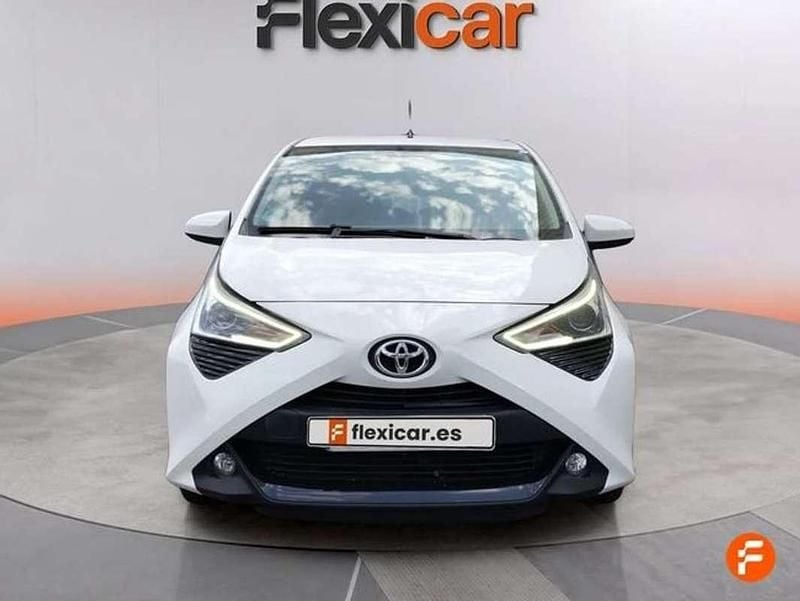 Usado Toyota Aygo X-cite 72 CV (52 kW) 2019 Blanco Utilitario