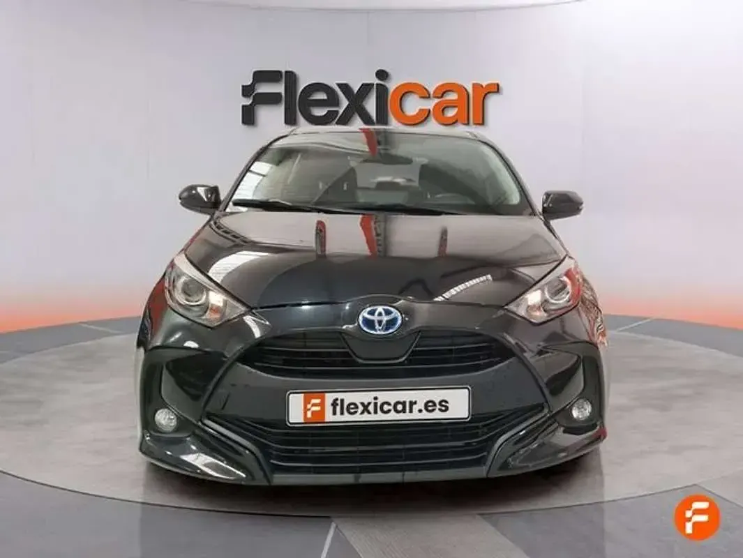 Usado Toyota Yaris Active 116 CV (85 kW) 2022 Negro Utilitario