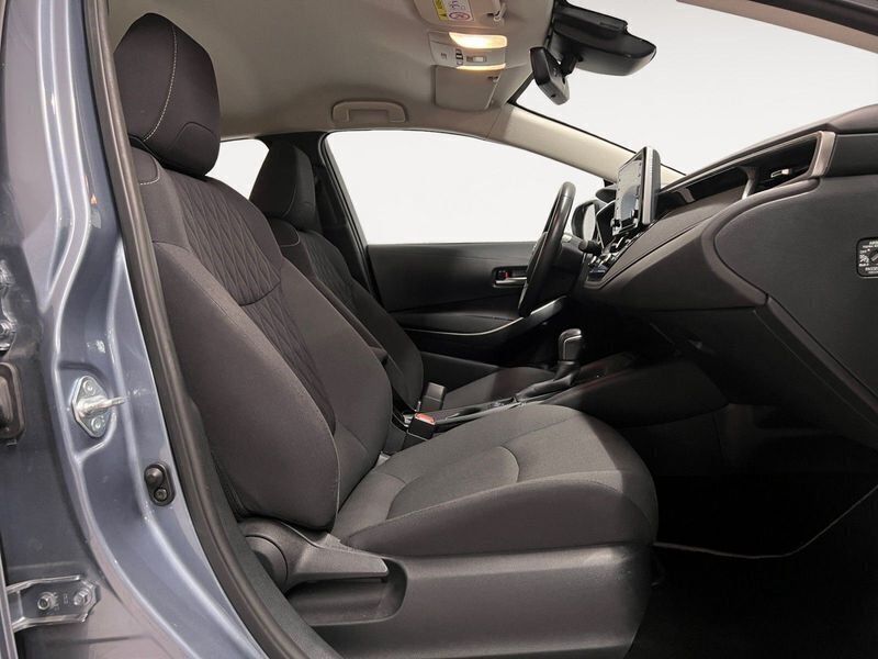 Usado Toyota Corolla Active 122 CV (89 kW) 2021 Plata Berlina
