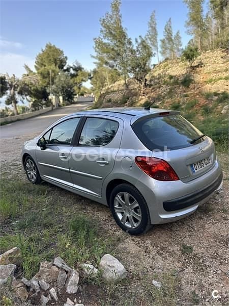 Usado Peugeot 207 Premium 120 CV (88 kW) 2008 Gris / plata Berlina