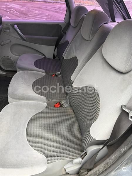 Usado Citroën Xsara Picasso Exclusive 92 CV (67 kW) 2007 Gris / plata Monovolumen