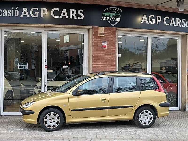 Usado Peugeot 206 75 CV (55 kW) 2005 Amarillo Familiar