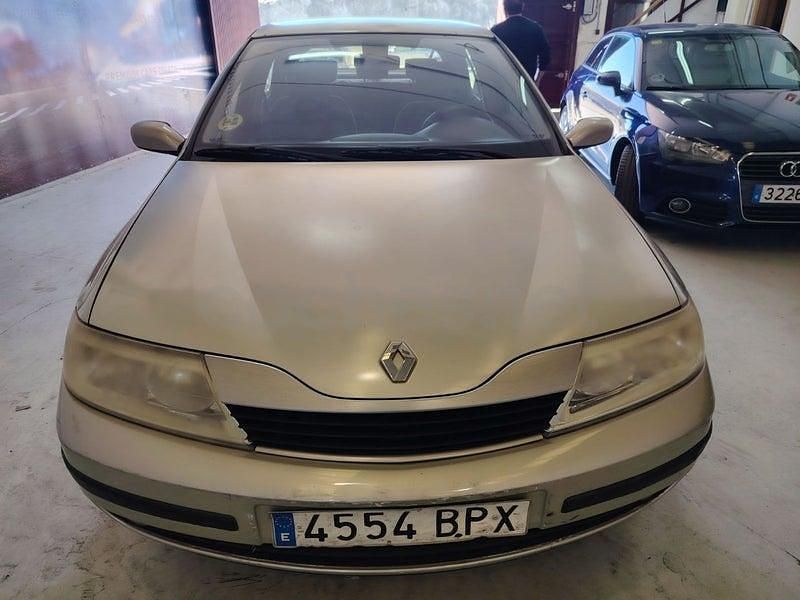 Usado Renault Laguna II Authentique 110 CV (80 kW) 2001 Gris / plata Berlina